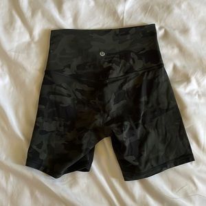 LULULEMON ALIN SHORT 6”